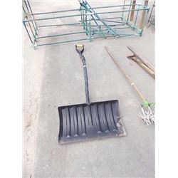SNOW SHOVEL