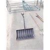 Image 1 : SNOW SHOVEL