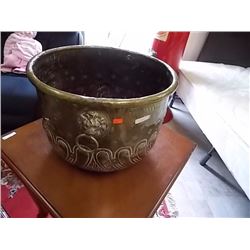 ANTIQUE HAND HAMMERED HEAVY COPPER POT ESTIMATED 100 YEARS OLD