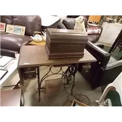 VINTAGE TREDLE SEWING MACHINE - STANDARD