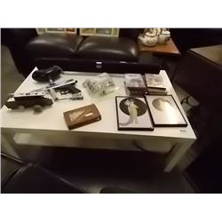 LARGE WHITE COFFEE TABLE