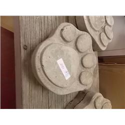 CONCRETE - STEPPING STONE - PAW - SMALL - 2 TTL