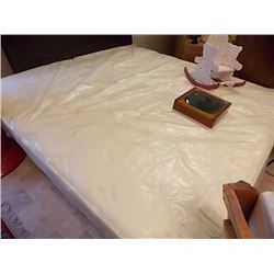 KING MATTRESS - STORE DISPLAY UNIT - MONTERAY FIRM