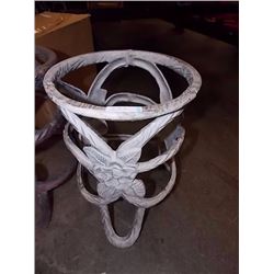 WROUGHT IRON PLANT HOLDER
