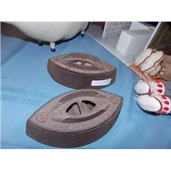 VINTAGE SAD IRONS - 2 TTL