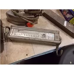 VINTAGE HANGING SCALE