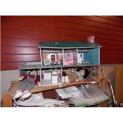 VINTAGE METAL DOLL HOUSE & CONTENTS