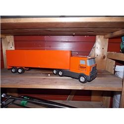 VINTAGE NYLINT SCHNEIDER METAL TRACTOR & TRAILER - 20" LONG