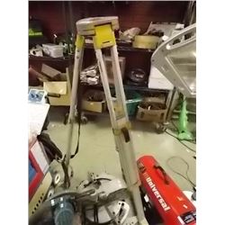 SURVEROR'S TRIPOD