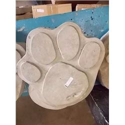 CONCRETE - STEPPING STONE - PAW - MED