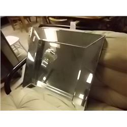 BOX MIRROR