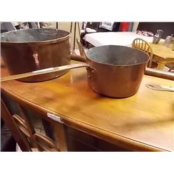 ANTIQUE HAND HAMMERED HEAVY COPPER POT - MEDIUM BELIEVED TO BE OVER 100 YEARS OLD