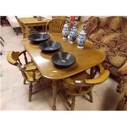 COLONIAL STYLE MAPLE TABLE WITH 4 CHAIRS