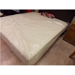 KING MATTRESS - STORE DISPLAY UNIT - MONTERAY FIRM