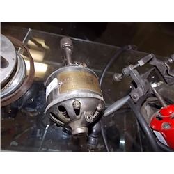 VINTAGE HAND DRILL - HOME MOTOT DRILL BY HAMILTON BEACH MFG