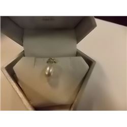 PENDANT - FRESHWATER PEARL IN 14K YELLOW GOLD SETTING - RETAIL ESTIMATE $150