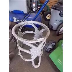 WROUGHT IRON PLANT HOLDER
