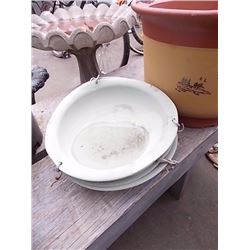 METAL HANGING PLANT HOLDERS - 3 TTL