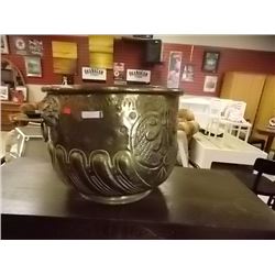 ANTIQUE HAND HAMMERED HEAVY COPPER POT ESTIMATED 100 YEARS OLD