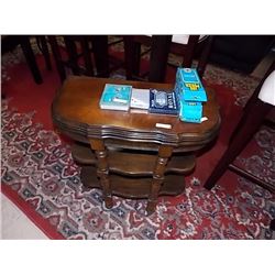 VINTAGE SOLID WOOD ACCENT TABLE - D-TABLE