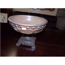 CERAMIC BOWL ON PEDESTAL