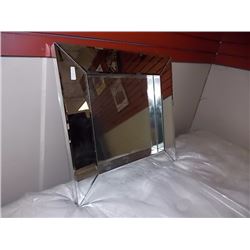 BOX MIRROR