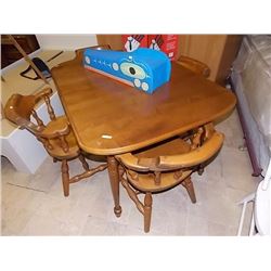 COLONIAL STYLE MAPLE TABLE WITH 4 CHAIRS