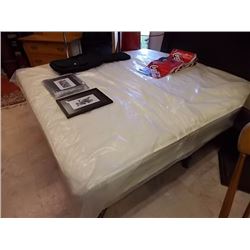 KING MATTRESS - STORE DISPLAY UNIT - MONTERAY FIRM