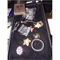 TRAY OF COSTUME JEWELRY - TRAY NOT INCLUDED