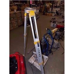 SURVEROR'S TRIPOD