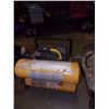Image 1 : COMPRESSOR - 2HP - 4 GALLON - DUAL TANK
