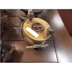VINTAGE WOOD FISHING REEL