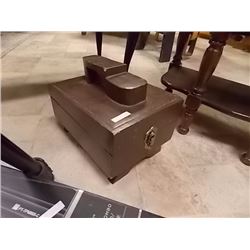 VINTAGE SHOE SHINE BOX & CONTENTS - SEEMS WORKING