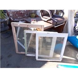VINTAGE WOOD WINDOWS - 5 TTL