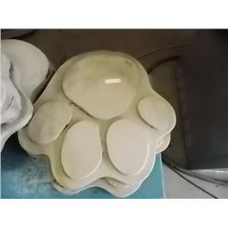 CONCRETE - STEPPING STONE - PAW - LARGE