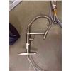 Image 2 : STAINLESS RESTRAUNT DESIGNED SPRAYING FAUCET