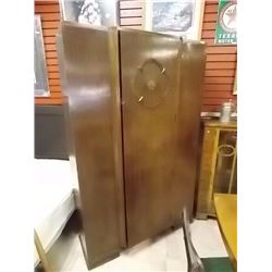 VINTAGE OAK WARDROBE CUPBOARD WITH KEY