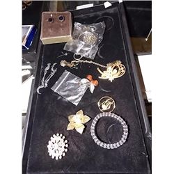 TRAY OF COSTUME JEWELRY - TRAY NOT INCLUDED