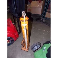 HYDRAULIC JACK WITH 25" HANDLE
