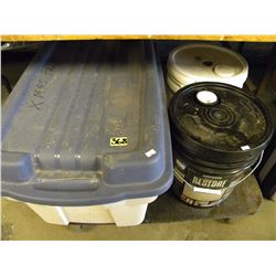 2 BUCKETS OF WOOD FINISHING/LARGE STORE TOTE