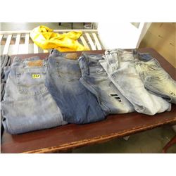 5 PAIRS OF MISC SIZED AMERICAN EAGLE JEANS