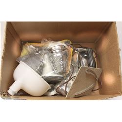 ESTATE BOX OF HOUSEHOLD ITEMS INCLUDING VINTAGE