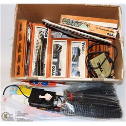 BOX OF TYCO VINTAGE TRAIN SET PIECES
