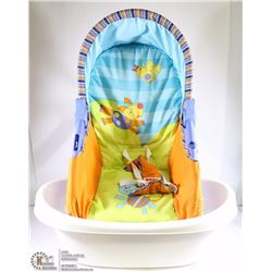 LOT OF BABY'S TUB AND BOUNCING CHAIR