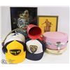 Image 1 : ESTATE BOX INCLUDING LAMP, HATS, PICTURES, AND