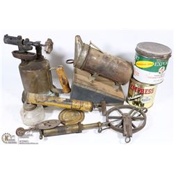 BOX OF VINTAGE COLLECTABLES