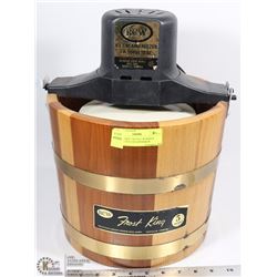 FROST KING 5 QUART WOODEN BUCKET ICE CREAM MAKER