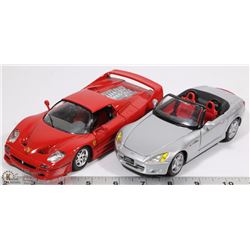A PAIR OF 1/24 SCALE DIECAST MODELS