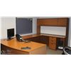 Image 1 : U SHAPED WOOD OFFICE DESK WITH HUTCH