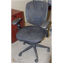 EXECUTIVE OFFICE CHAIR